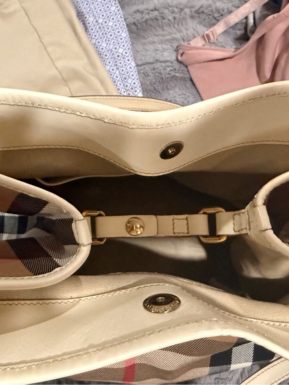 Burberry Beige Plaid Shoulder Bag with Cream Trim - Picture 10 of 10
